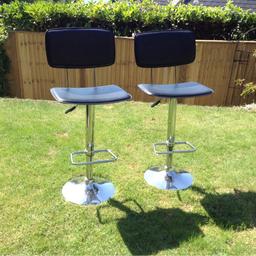 Black bar stools great condition