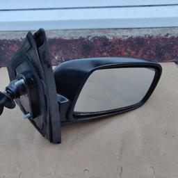 manual Toyota Yaris 99-05 Driver side car mirror.
right side
quick sale
black colour
available for collection too