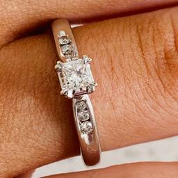 Beautiful white gold genuine diamond solitaire ring with stunning graduated diamonds down each side . This is gorgeous on and the colour of the diamonds is so bright white !
PayPal welcomed fees must be covered
Postage tracked insured and signed for
Please check my other items and reviews for confidence