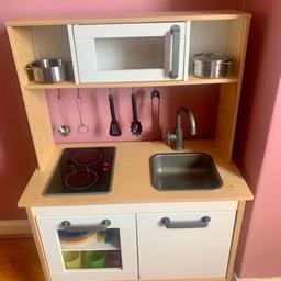 Kitchen is in great condition with just a few small marks.
Both jobs light up with 2 different settings, all the items pictured are included.