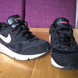 Girls NIKE air max trainers junior size1

A2