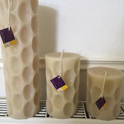 Three matching decorative candles in a Honeycomb design, neutral colour. Hours of burning time.

Brand new, never lit, and only displayed