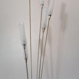Elegant floor lamp 
EXCELLENT condition
Comes with 6 G4 lamps 
Great addition to any room

Collection only!