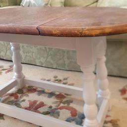 lovely oak Coffee table dropdown sides in beautiful condition, collection WS9