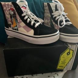 Jack & Sally Kids vans size 11 worn once for a few hours and still like new !
Pick up only ! But can post for extra if needed !