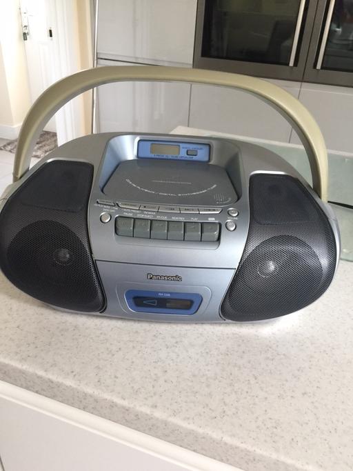 Buy & Sell Warwickshire Nuneaton and Bedworth - Photos for Portable stereo cd system