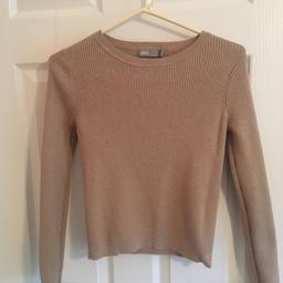 Long sleeve round neck jumper
Size 10 snug fit
Worn once in great condition
Same style as the black and white ones listed🌟
Cute for under Gilets in winter✨