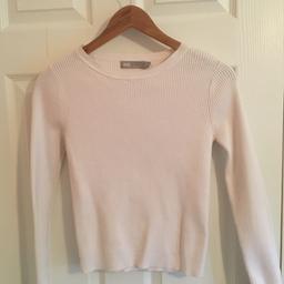 Long sleeve round neck jumper 
Size 10 snug fit
Worn once in great condition
Same style as the black and beige ones listed🌟
Cute for under Gilets in winter✨