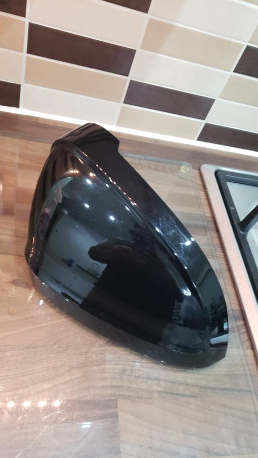 Vehicles Barking and Dagenham - Photos for Audi O/s Door Mirror Cover (Oem)