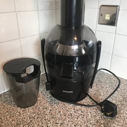In excellent condition.
Takes whole or large pieces of fruit - no pre-cutting needed.
With 0.8 litre juice jug
Removable 1.2 litre pulp container.
Safety locking handle.
Easy to clean, just rinse, with dishwasher safe parts.
RRP £100.

Open for rasonable offer