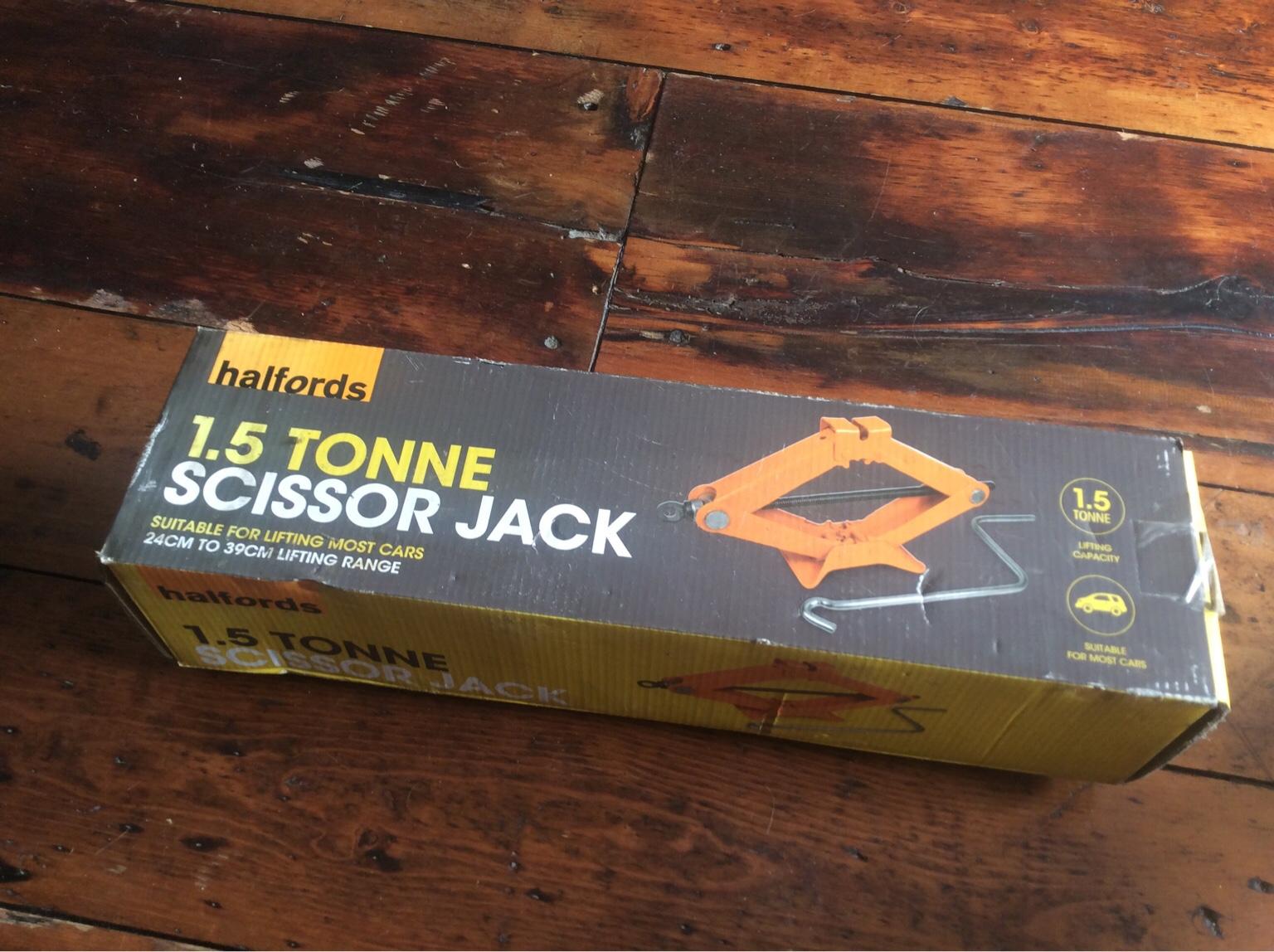 Halfords 1.5 tonne scissor jack in South Staffordshire for £10.00 for sale Shpock