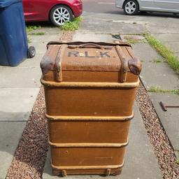 1930s cabin trunk.
external ....ribbed and locks leather corners and solid. very original. 

internal has been stripped out ready for wallpaper or materialetc again very tidy.

ideal for TV stand . focal point in any room. storage etc.

best offer by Sunday above £30 please.

local delivery at cost.