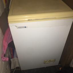 This is a very old freezer & it’s been passed to me off my gran , that I’ve had years myself. It’s been stored in my cupboard under the stairs for months so it needs a good clean as they get smelly. The lid is broke & just sits on top but it works perfectly fine. 

Collection only!!! (Open to offers)