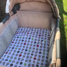 Graco petite bassinet travel cot , crib-sized cot, features removable canopy and sunshade, easy fold, travel bag include, changing table, 
1x travel cot
1x removable canopy and sunshade 
1x carry bag
Just collection, few marks- I didn’t try to clean, but I think so will be easy to remove it. Collection WS10