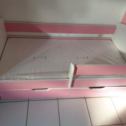 verkaufe ein Kinderbett 140×70 in einen guten Zustand wurde nur aufgebaut matratze noch eingepackt
nur Abholung