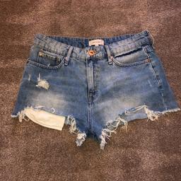 Been worn a couple of times. Ex con
Size 12 from River Island
Pick up Hunts Cross or post for £3.20