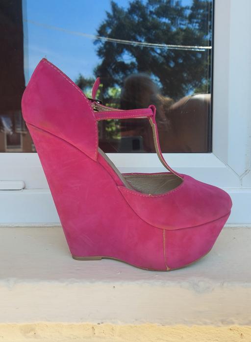 Buy & Sell South East London Sydenham Hill - SE26 - Photos for Truffle Collection Platform Wedges in Fuchsia