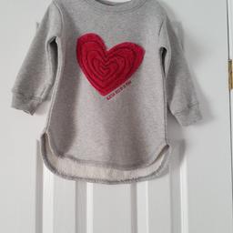 Agatha Ruiz Grey Jumper Dress,with pink heart
Age 2
Excellent Condition,Worn once
Comes from Smoke/Pet free home
Collection L36 Area/Postage £4.00