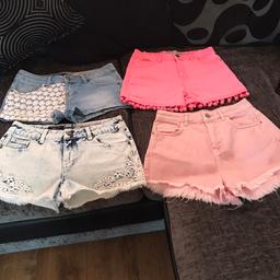 4 pairs of lovely girls shorts 
2x new look & 2x Denim & Co
All in good condition 
Collection wordsley area