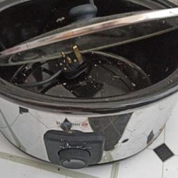 breville slow cooker. 
maybe used only once. 
not much use. 
moving house 
quick sale
just a fiver. 
can deliver local