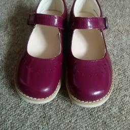 Excellent condition girls Clarks shoes size 9G. Worn a handful of times and in excellent condition. Soles are the only telling that they aren't brand new (see pic)
Collection only.