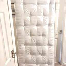 Single Bed Mattress

Top side in Good Condition, underside has drinks stains 

Collect from Mirfield (WF14)

Cash Payment Please