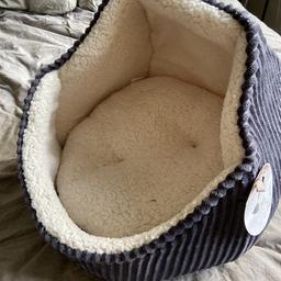 Super soft, cord cat bed with a reversible pillow. Never been used so it’s brand new - even has the tag on it. Paid £25 originally