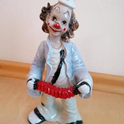 Verkaufe Porzellan Clown hellblau um EUR 45, - plus Versandkosten. Höhe 21 cm. Selbstabholung in Fürstenbrunn bei Grödig und Versand auch möglich.