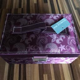 Schmuckbox , neu mit Etikette, violett, mit Seidenstoff bezogen