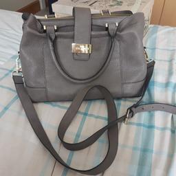 Grey Steve Madden handbag. used but in good condition
