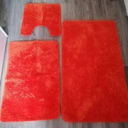 kleiner Teppich: 60x90
großer Teppich: 120x70

Preis pro Set 20€

Preis exkl Versand