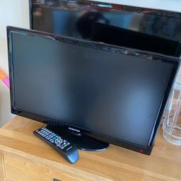 Basic Samsung 22 inch tv. Works well, not been used much. Great for kids room, or small tv for the kitchen etc.

Has Ariel port, 2 hdmi ports, headphone socket, scart socket and USB port.

Comes with remote. 

Needs and Ariel plugged in for channel reception. 