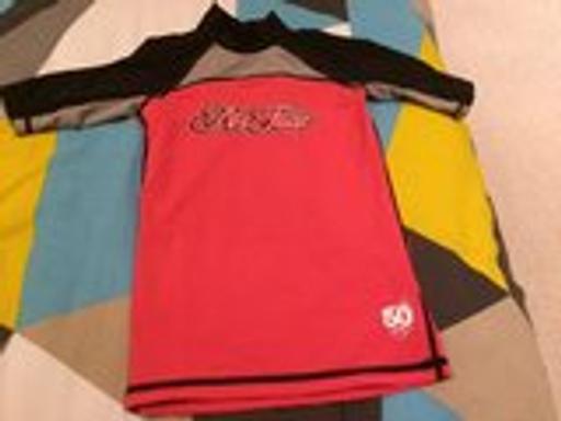 Buy & Sell Tyne and Wear Newcastle upon Tyne - Photos for Girls/Boys 7-8 year Surf Skin top, used once