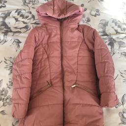 Girls pink winter coat 
Very thick and warm 
Good condition 
Fluffy insides 
From TU
Age 7-8 
Collection Wednesbury