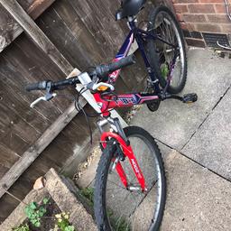 Hi I have a men’s suspension mountain bike
26 inch wheels
Gears and brakes work fine
Used condition 
Could do with a new seat 
Rides fine
Collection LE5