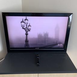 Used SONY BRAVIA HD TV
40 inches 
No stand
Sometimes there is horizontal line
May need for repair 
Comes with remote control, HDMI, power cables. 
Need to sell due to leaving the flat. 
Collection only from kirkstall.