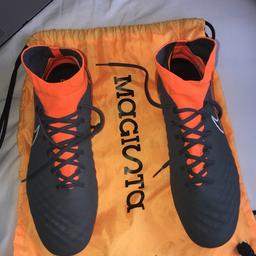 Football Boots
Used a couple times
Still in very good condition
Size 9UK
Comes with its orange string back
This can be collected
I can post this as well and I’ll post this with Royal Mail 2nd Class Tracked
Feel free to ask me any questions and more pictures.