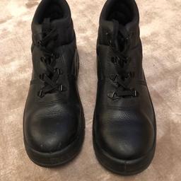 Steel toe cap boots size 9 , only worn a couple of times, very good condition, from a pet n smoke free home ( will not Post )