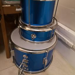 3 piece drum kit. In good condition. Works fine. No drumsticks.