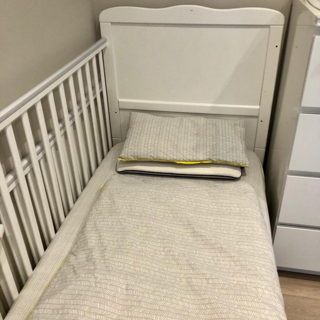 4Baby Classic Deluxe Cot Bed With Drawer in SW19 London for 50.00