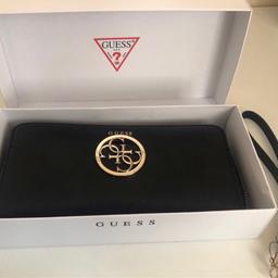 Black Guess large purse/wallet. I’ve used this wallet so small signs of wear can be seen in the corner otherwise great condition. Comes with wristlet that has not been used. Comes with the box. RRP £45.
Proof of purchase is available.

Tags:
Large purse wallet bag guess designer LV gucci Louis Vuitton Kate spade coach Michael kors dior Chanel 