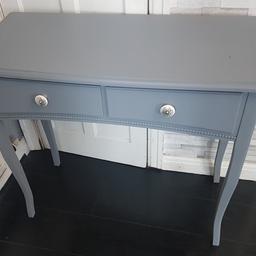 lovely unit / table
been upcycled grey, with white and silver handles. can deliver with in reason. no offers