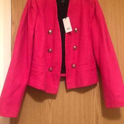 New with tags

River island blazer/ jacket

Size 16

Rrp-£60

£10