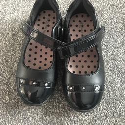 M&S new girl school shoes
Size 9