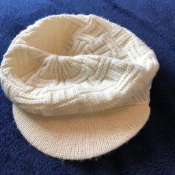 Ladies cream knitted hat - one size. Collection only from Dudley DY1- sorry no delivery or posting. Check out my other items.