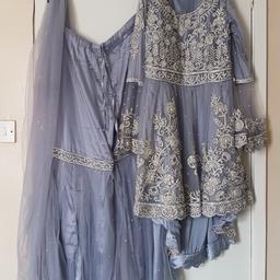 3 peice sharara trousers and high low heavy embroidered kameez. also comes with a matching beaded belt as an extra.
size 8 to 10. as new condition. worn once only.
purchased at £320.
selling other wedding and party dresses on my page
Collection lozells B19 or saltley B8.Can post at £6 costs