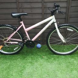 challenge  dreamer girls 24" wheels 17" frame would suit lady upto 5ft 2" fully working .stand fitted thumb shift gears 18 speed does have the odd wear relative Mark's nothing bad as seen in pictures collection only