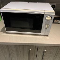 Used Tesco microwave oven
For more specs check 3rd picture
It will come boxed. Can deliver in a logical distance within Manchester area with an extra cost.