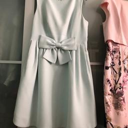 Really lovely little dress in mint green. Ted baker quality .....
Very flattering selling as no longer fits , however worn and small signs of wear (small catches and bobbling which can be removed please see photos ) still wear left
Great little bargain originally £179

Delivery 2nd class signed for or use Shpock deliver