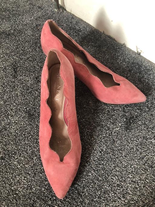 Buy & Sell North London Barnsbury - North London - Photos for Pink suede shoes size 6